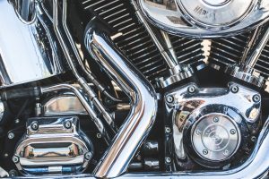 close up of motorcycle chrome engine עלויות רכב חשמלי